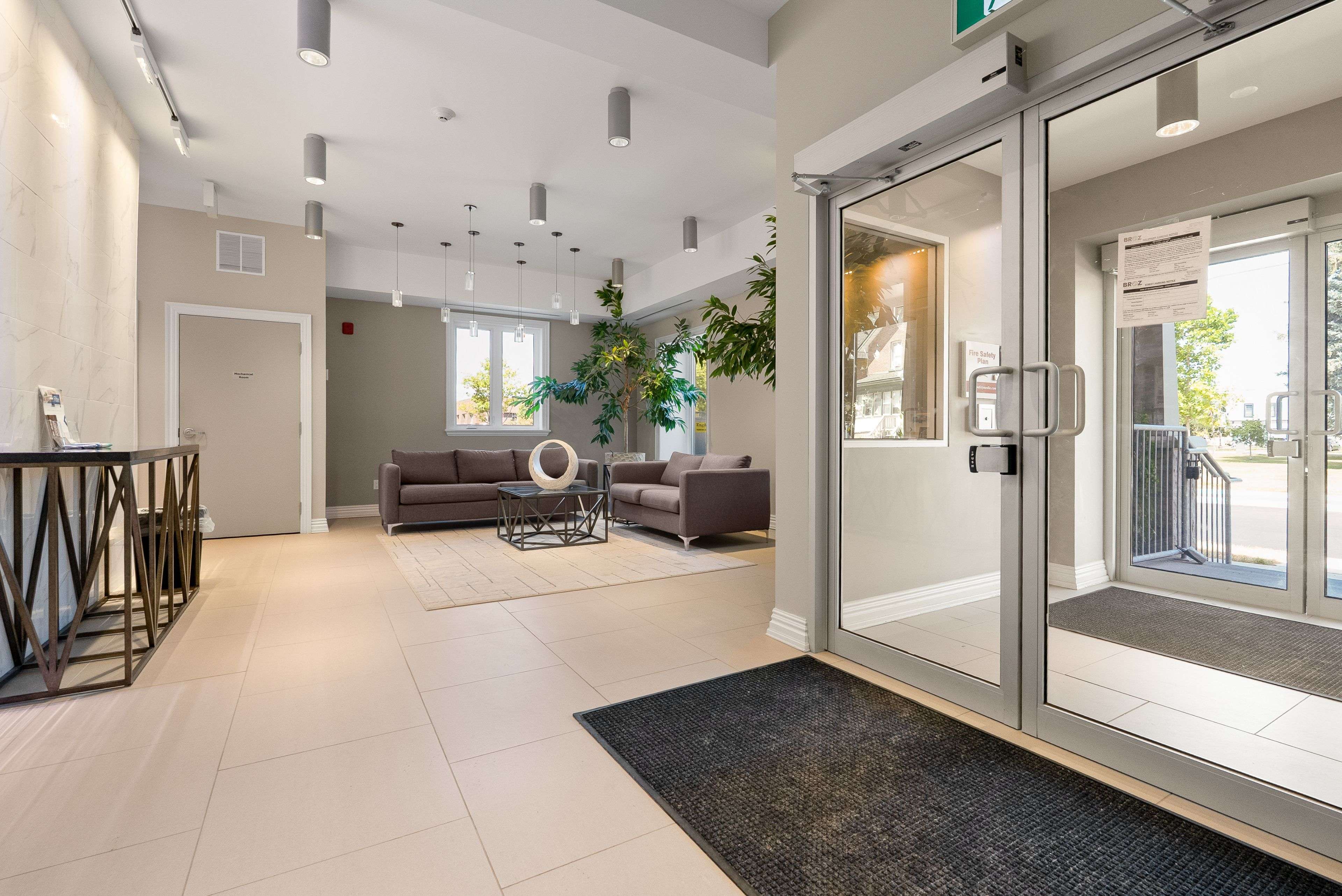 Kawartha Lakes, ON K9V 1C4,25 King ST #102