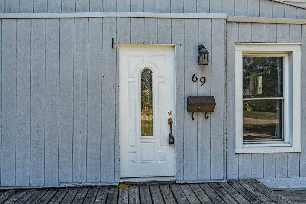 Hamilton, ON L8E 3B3,69 Teal AVE