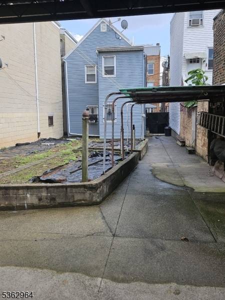 Newark City, NJ 07105,37 Adams St