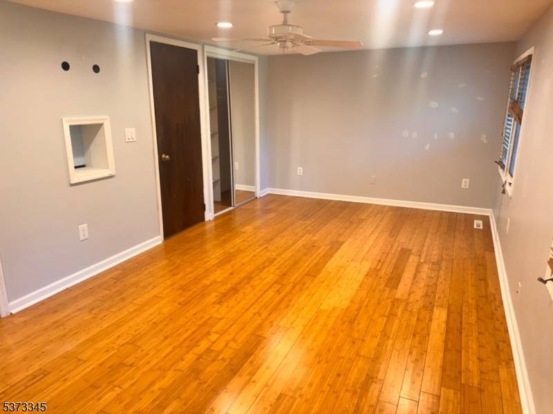 Vernon Twp., NJ 07462,9 Village Way #5