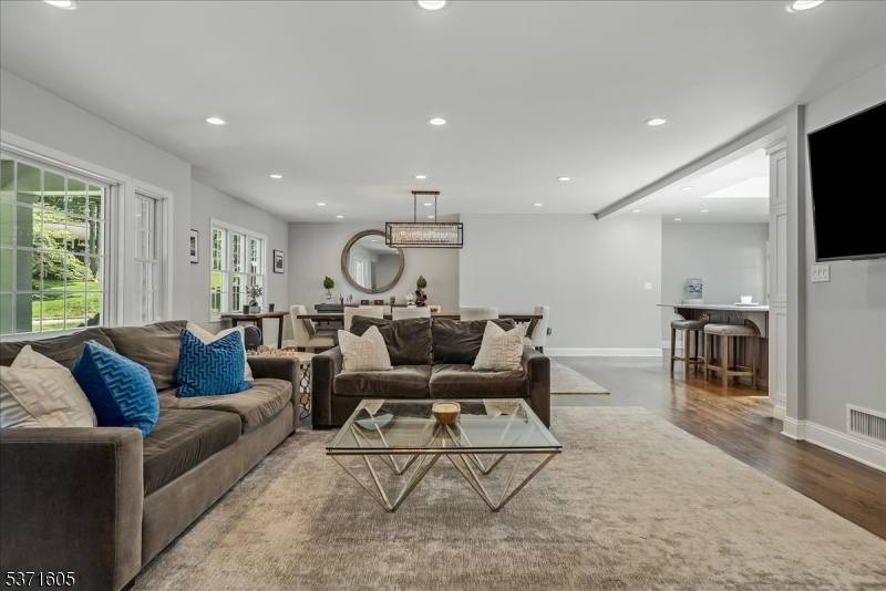 Hanover Twp., NJ 07981,15 Birch Hill Dr