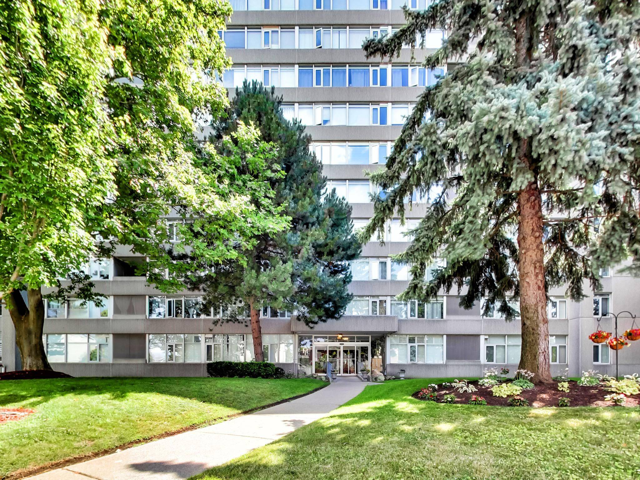 Hamilton, ON L8K 6M9,30 Harrisford ST #405