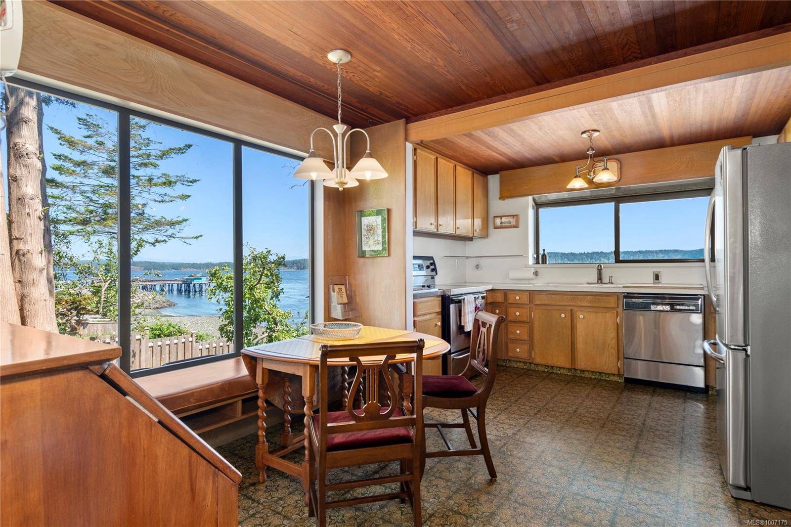 Campbell River, BC V9W 2B9,561 & 565 Island Hwy