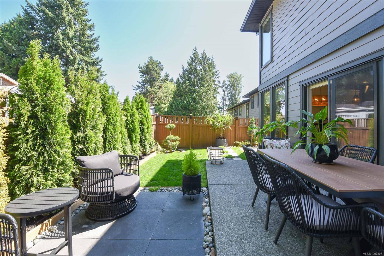 Comox, BC V9M 2A5,468 Anderton Rd #2