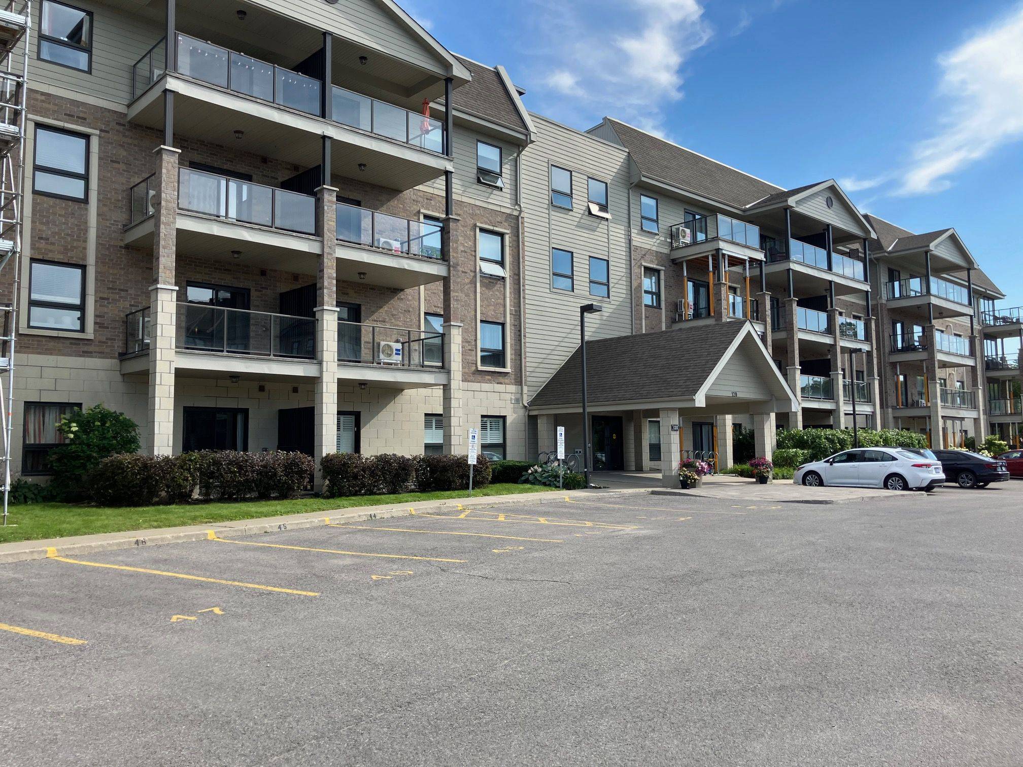 Orleans - Cumberland And Area, ON K4A 1B4,120 Prestige CIR #116