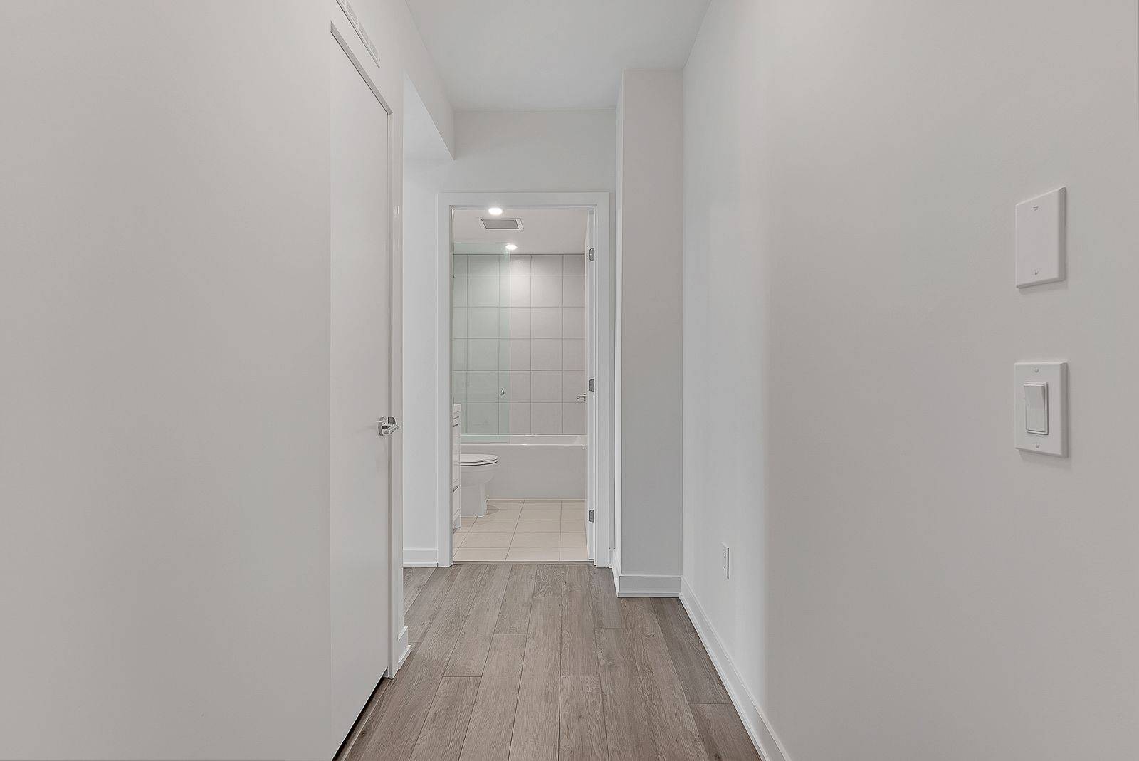 Hamilton, ON L8R 3N9,212 King William ST #1103