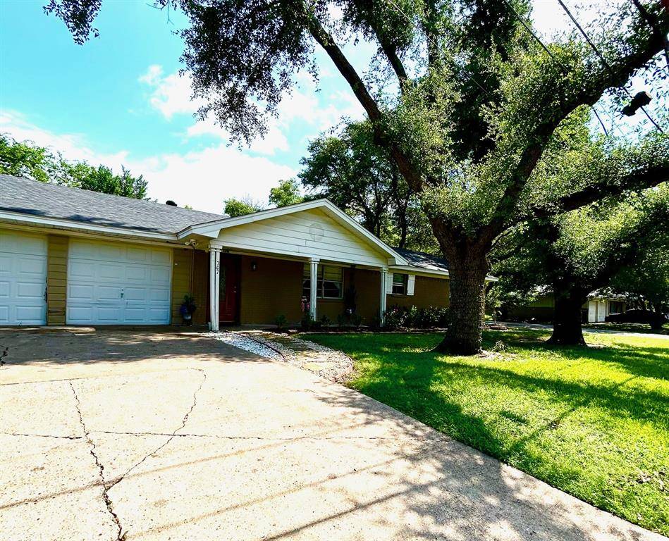 Kaufman, TX 75142,307 E 5th Street