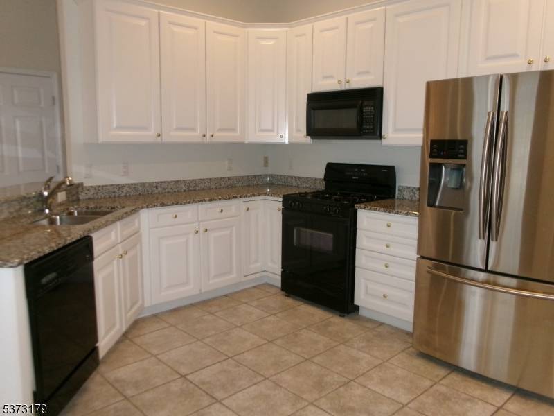 Wayne Twp., NJ 07470,511 Four Seasons Dr #511