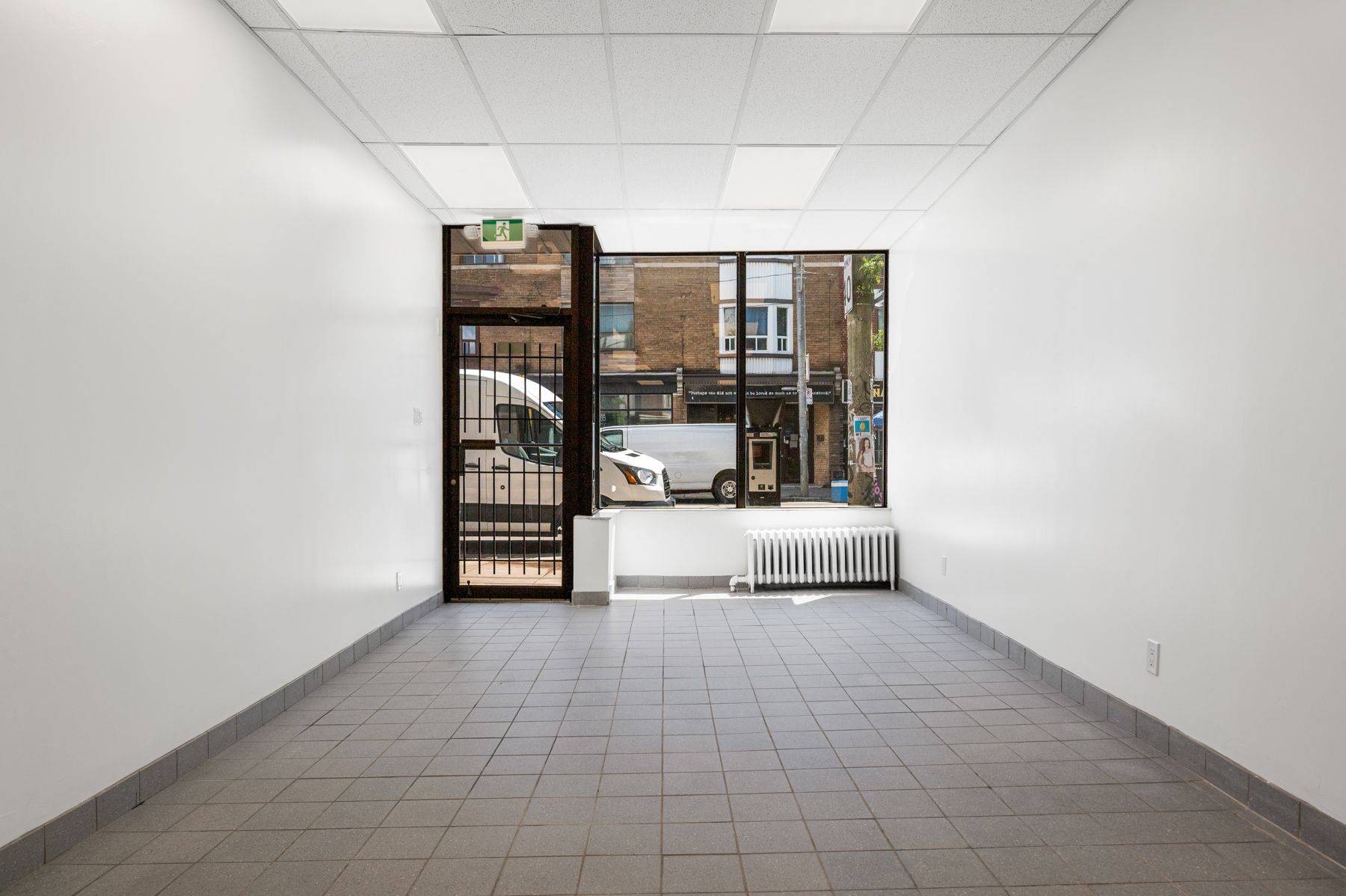 Toronto C01, ON M6K 1T8,1590 Dundas ST W