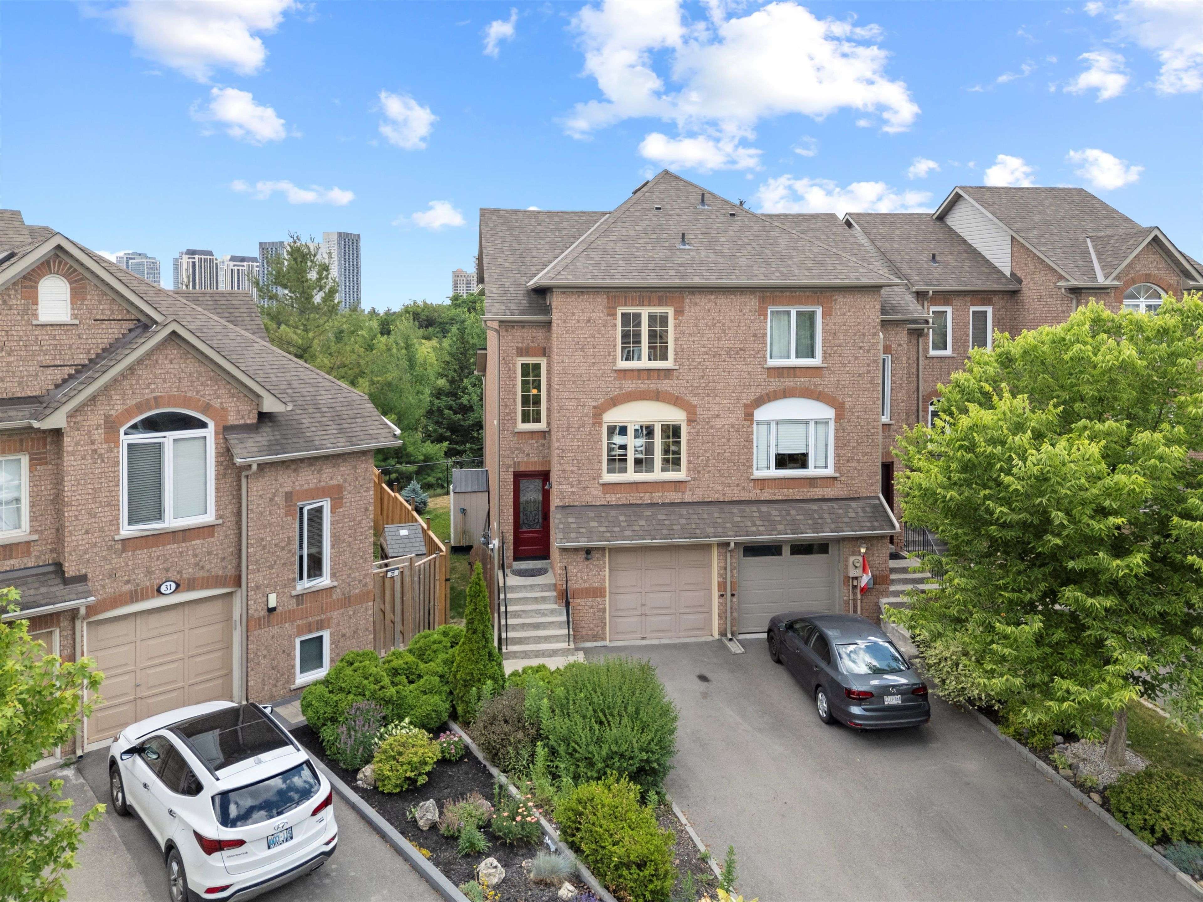 Vaughan, ON L6A 2K8,27 Larissa CT