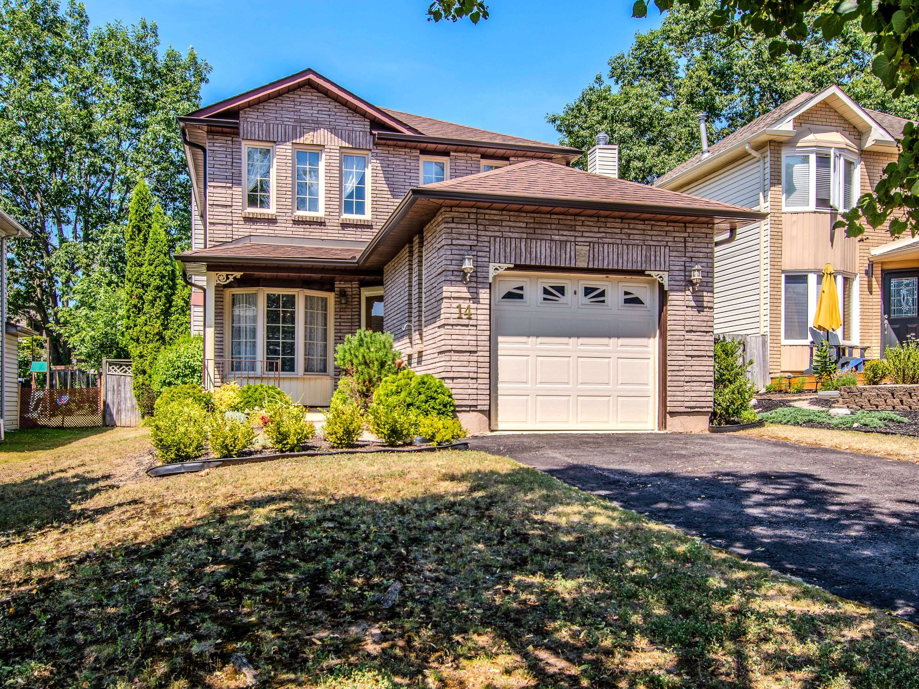 Barrie, ON L4N 6N3,14 Carr DR