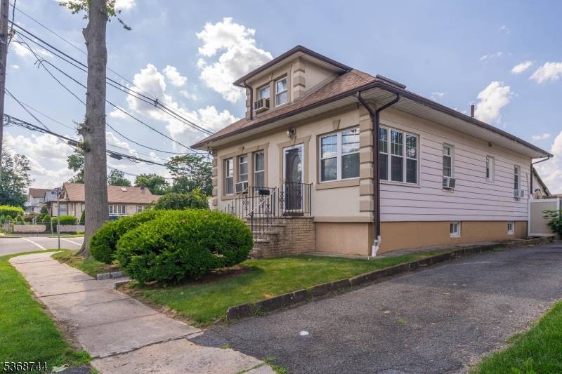 Rahway City, NJ 07065,2046 Barnett St
