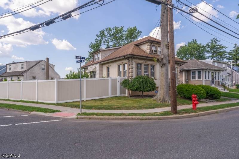 Rahway City, NJ 07065,2046 Barnett St