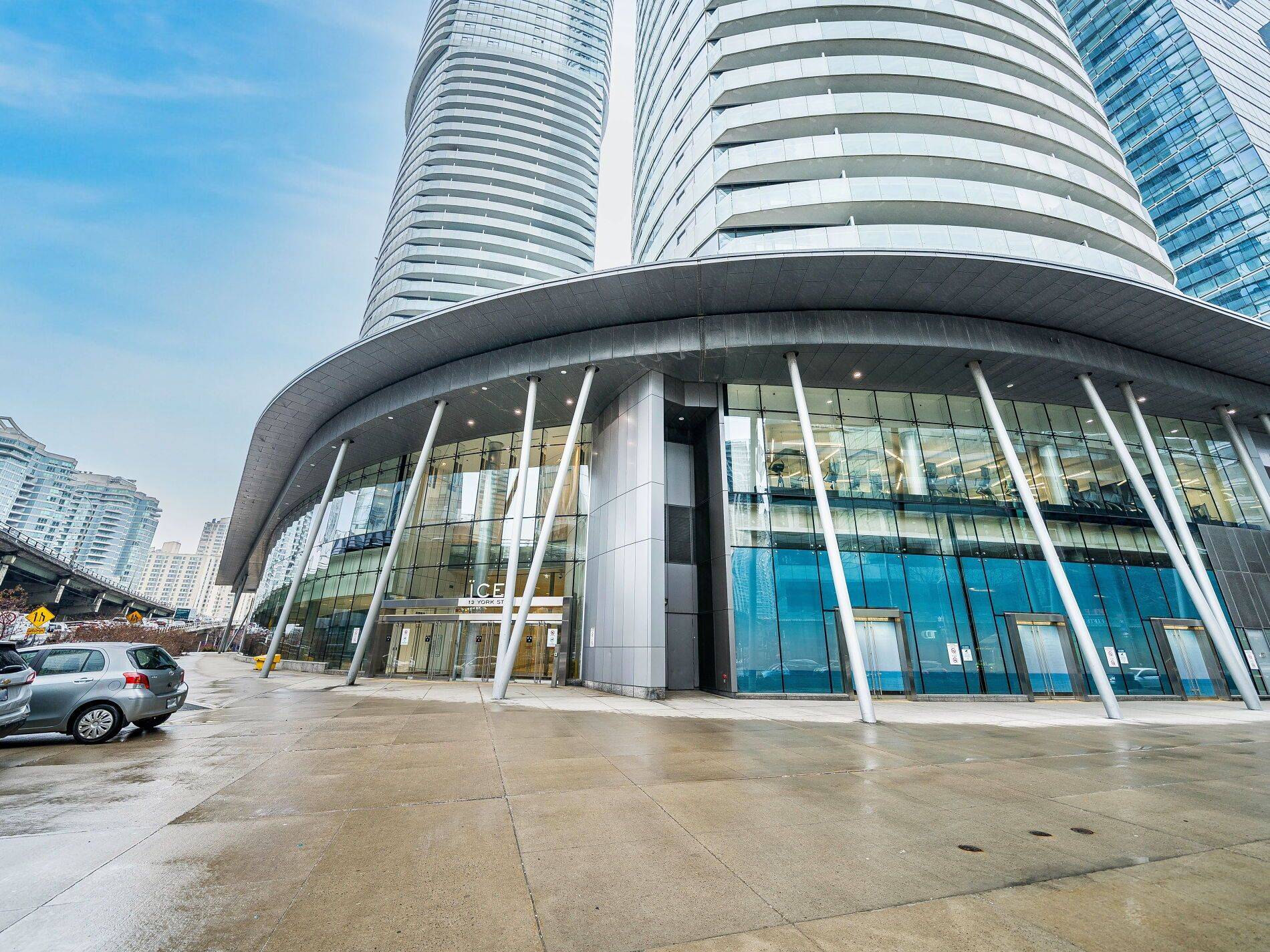 Toronto C01, ON M5J 0B1,12 York ST N #1307