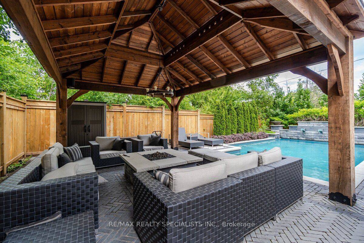 Oakville, ON L6K 1R4,523 BROOKSIDE DR