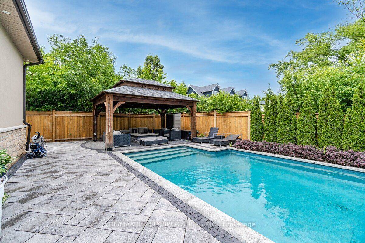 Oakville, ON L6K 1R4,523 BROOKSIDE DR