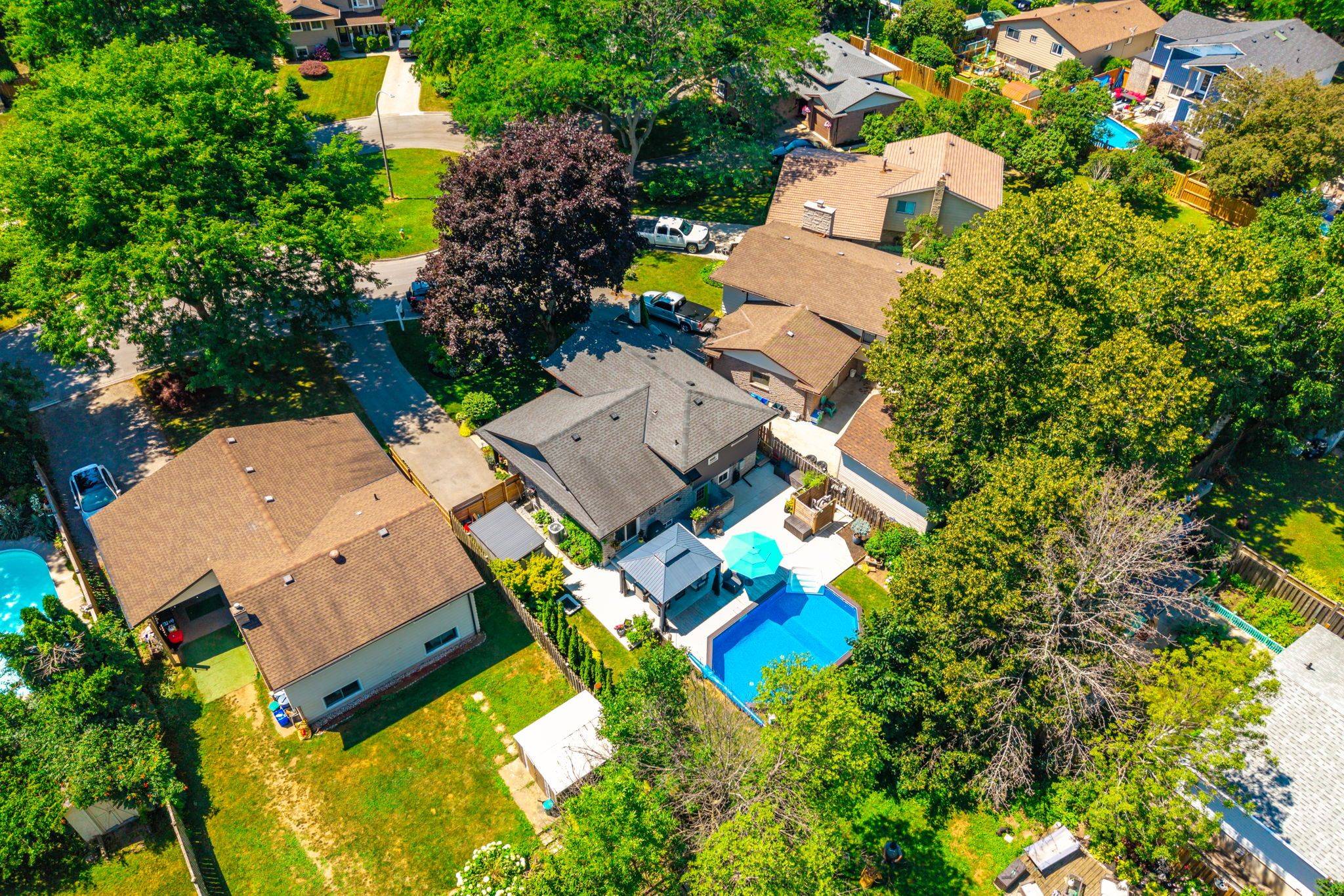 Grimsby, ON L3M 4M2,4 Rosemount CT