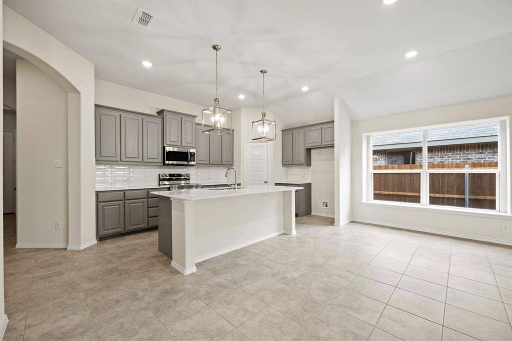 Granbury, TX 76049,1152 Avery