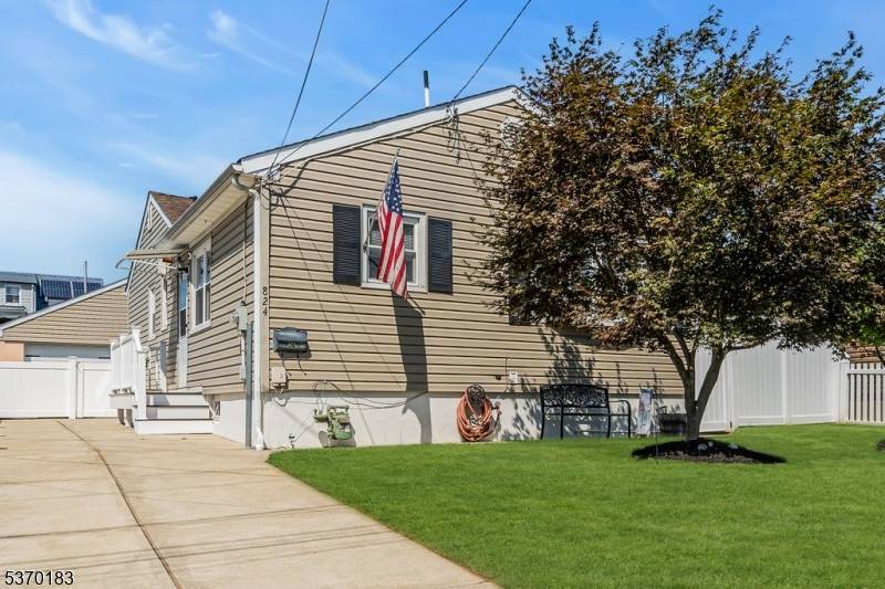Linden City, NJ 07036,824 Smith St