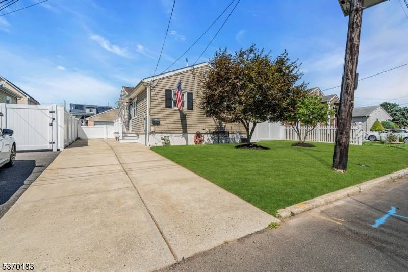 Linden City, NJ 07036,824 Smith St