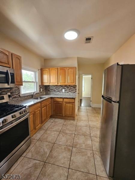 Lyndhurst Twp., NJ 07071,240 Copeland Ave #2nd