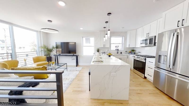 Newark City, NJ 07108,62 Hillside Ave