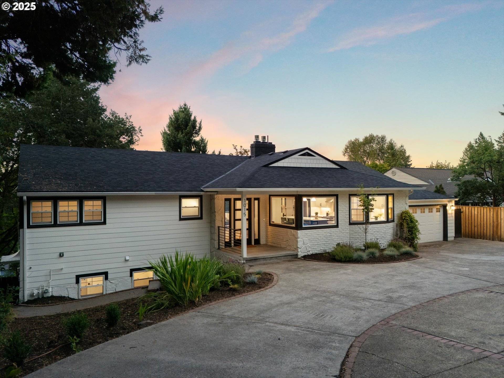 Lake Oswego, OR 97034,1015 SOUTHSHORE BLVD