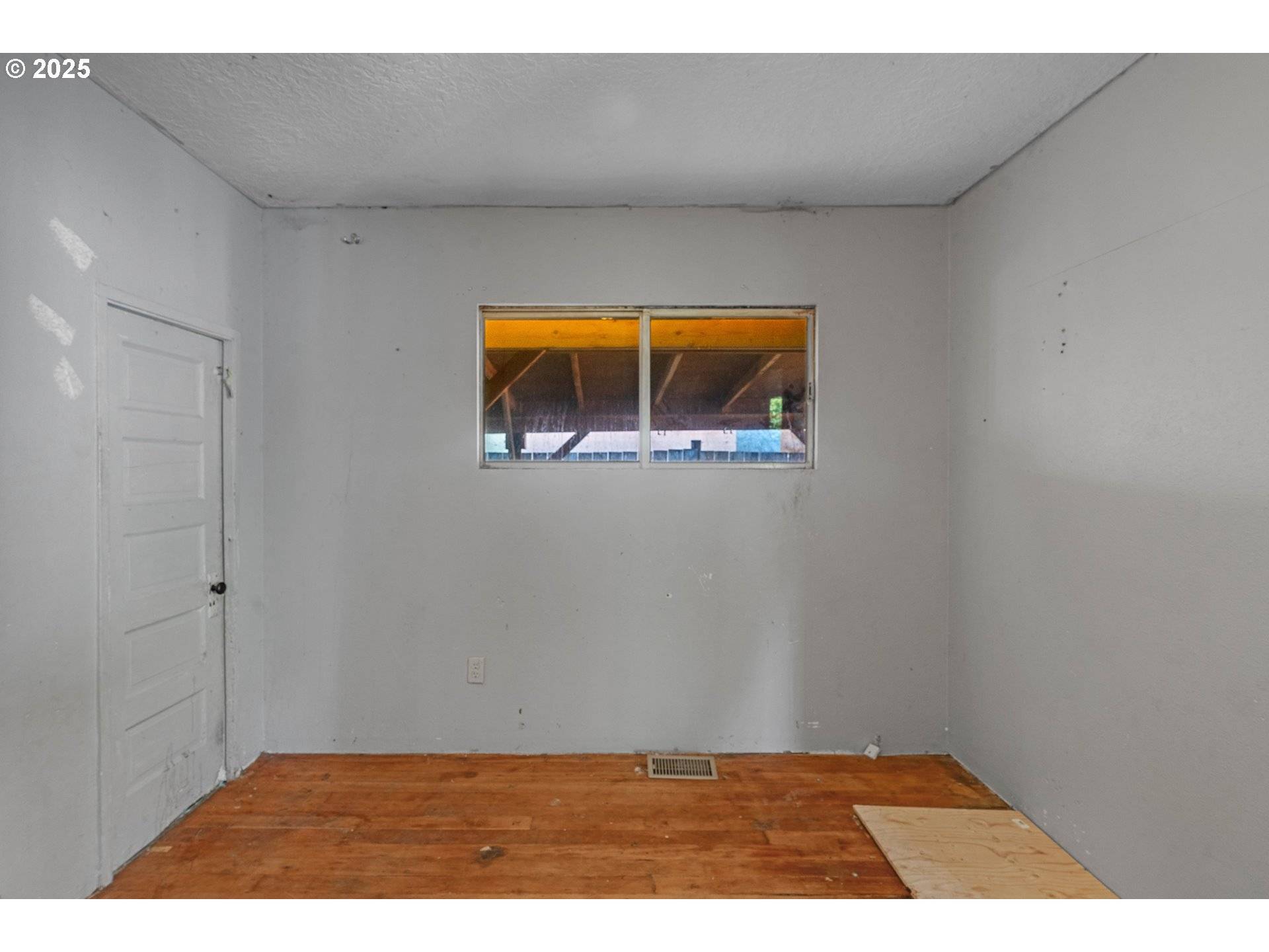 Sandy, OR 97055,38181 SUNSET ST