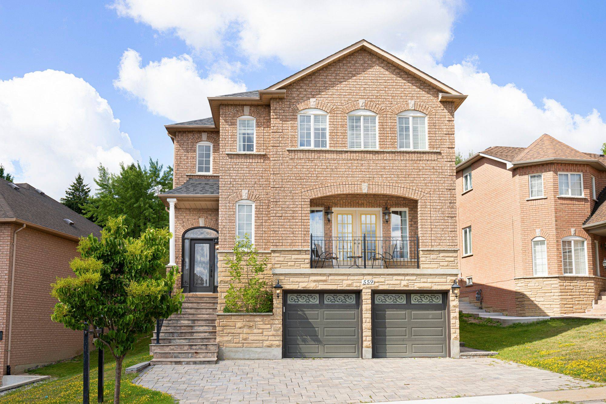 Vaughan, ON L4H 1K4,559 Royalpark WAY