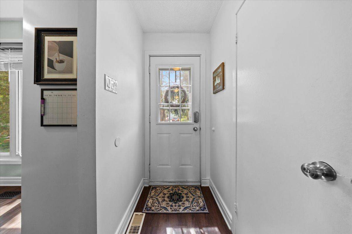 Blackburn Hamlet, ON K1B 4M7,2530 Autumn Hill CRES