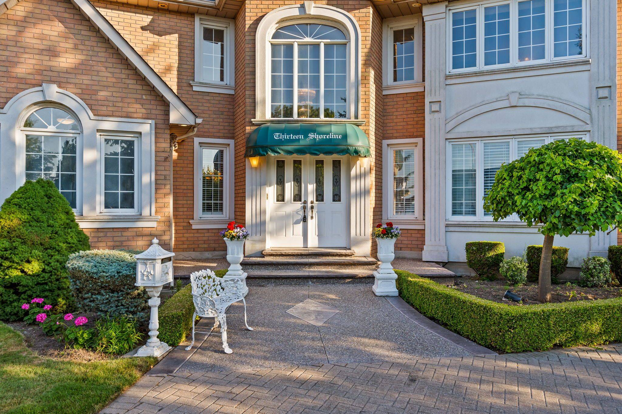 Grimsby, ON L3M 5B2,13 Shoreline CRES