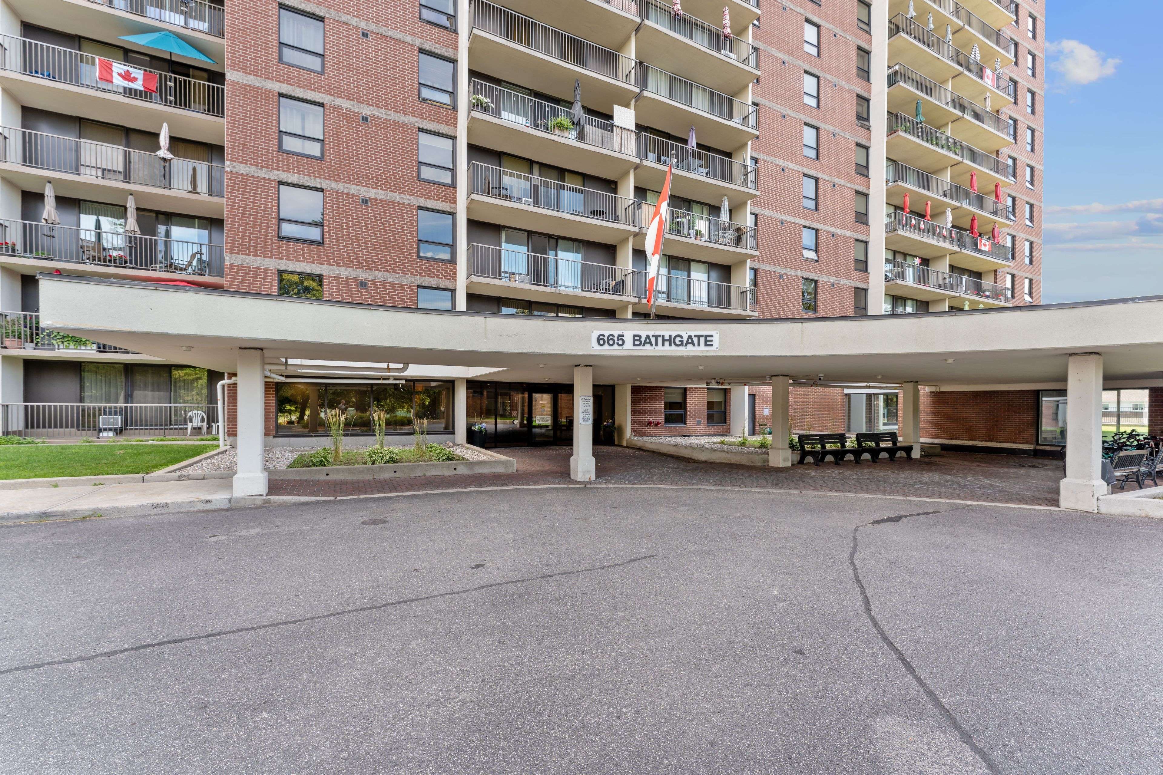 Overbrook - Castleheights And Area, ON K1K 3Y4,665 Bathgate DR #303