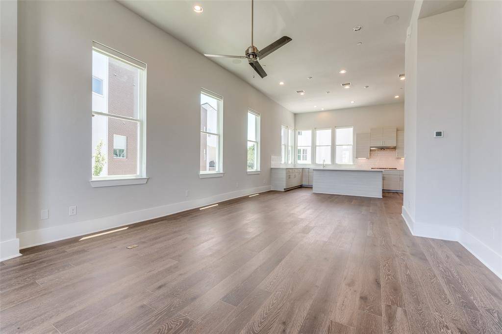 Dallas, TX 75203,381 E Greenbriar Lane #1501