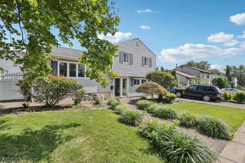 Woodbridge Twp., NJ 08830,17 Aberdeen Ave