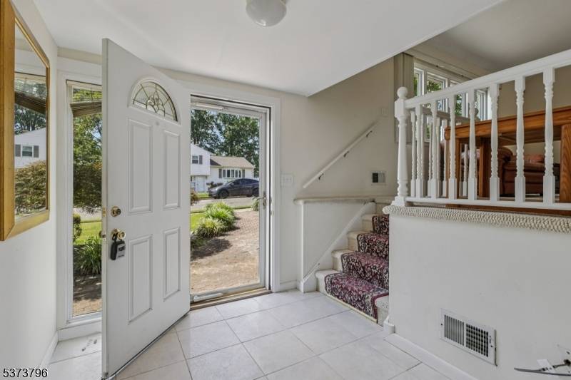 Woodbridge Twp., NJ 08830,17 Aberdeen Ave