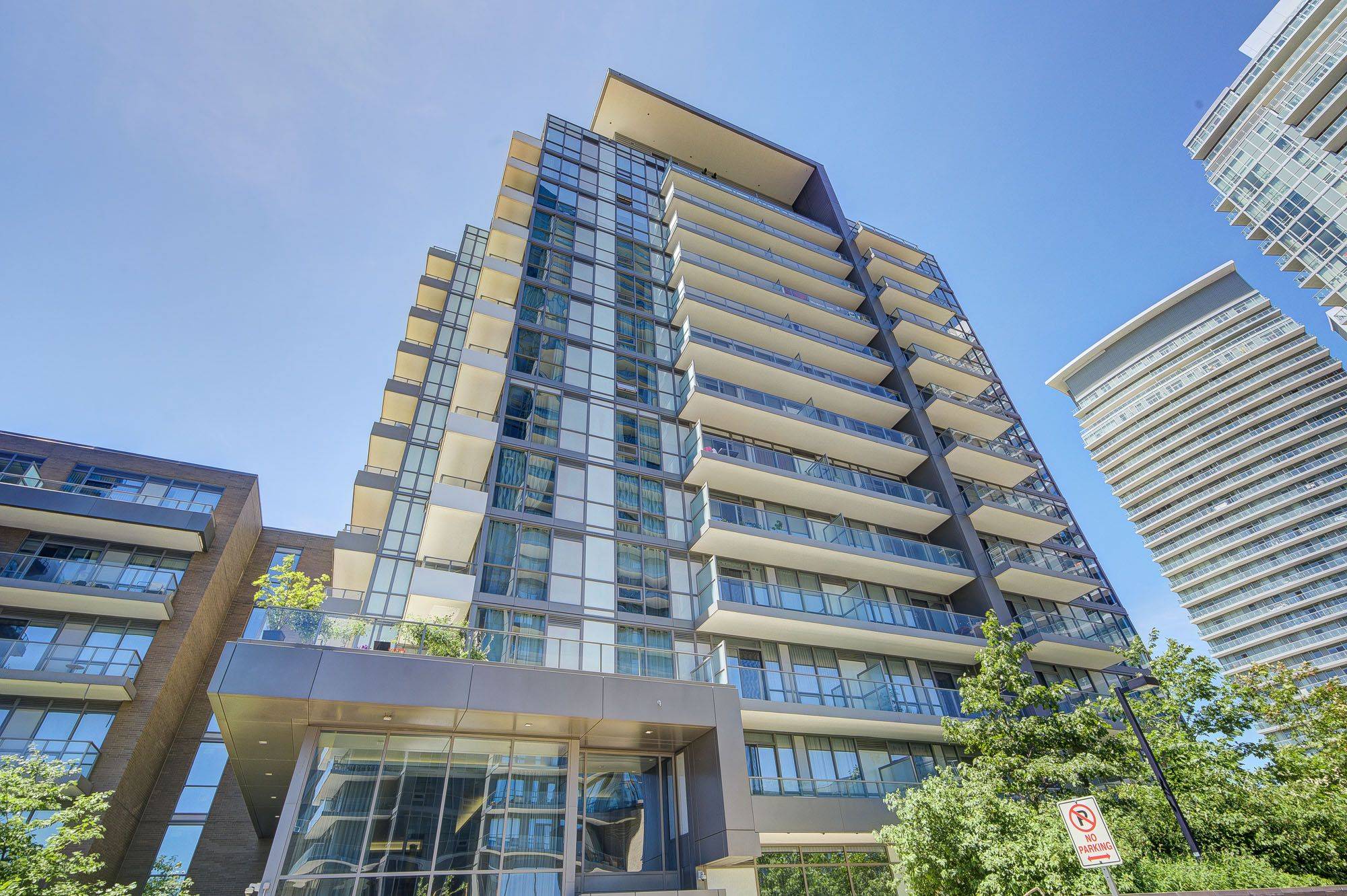 Toronto C15, ON M2J 0E2,52 Forest Manor RD #708