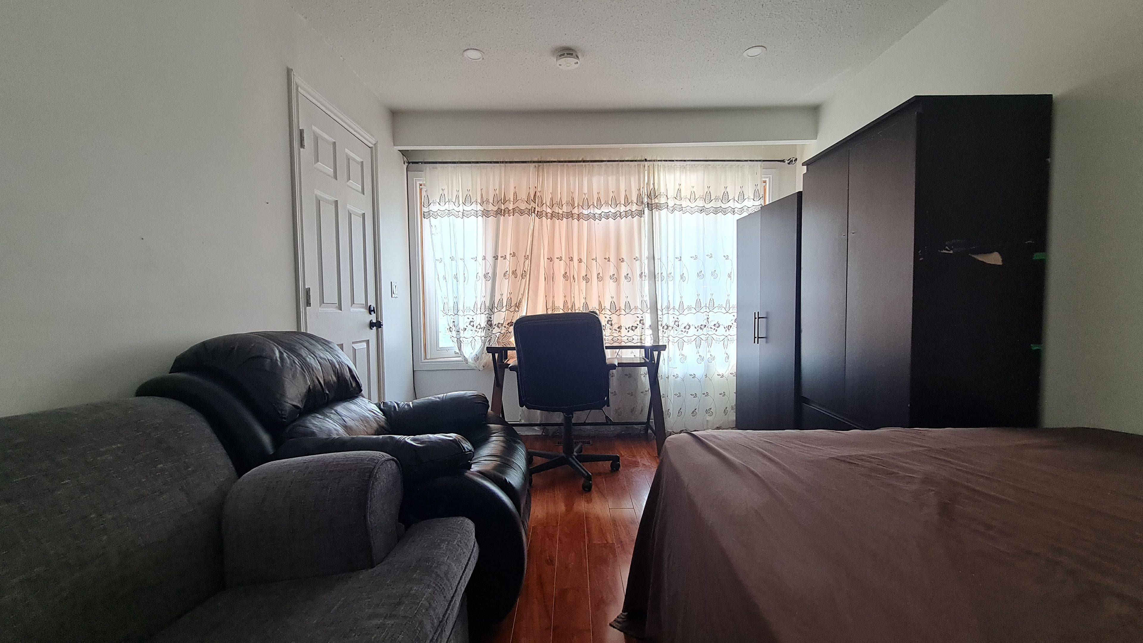 Toronto E11, ON M1B 1Y7,55 Littleleaf DR #Main