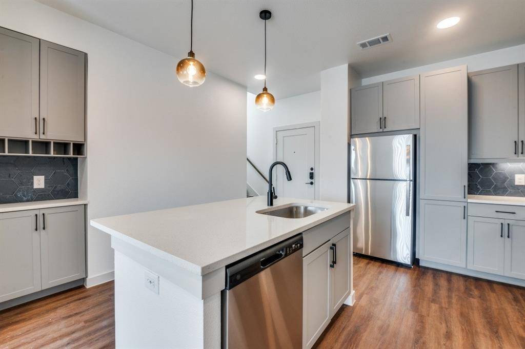 Dallas, TX 75203,627 N Lancaster Avenue #105