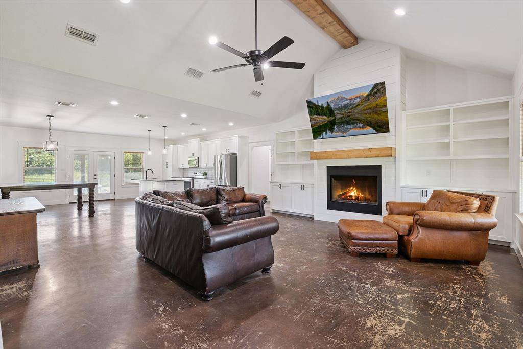 Mount Vernon, TX 75457,1271 US High Way 67 W
