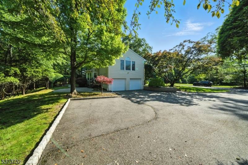 Hillsdale Boro, NJ 07642,7 Stony Ridge Dr