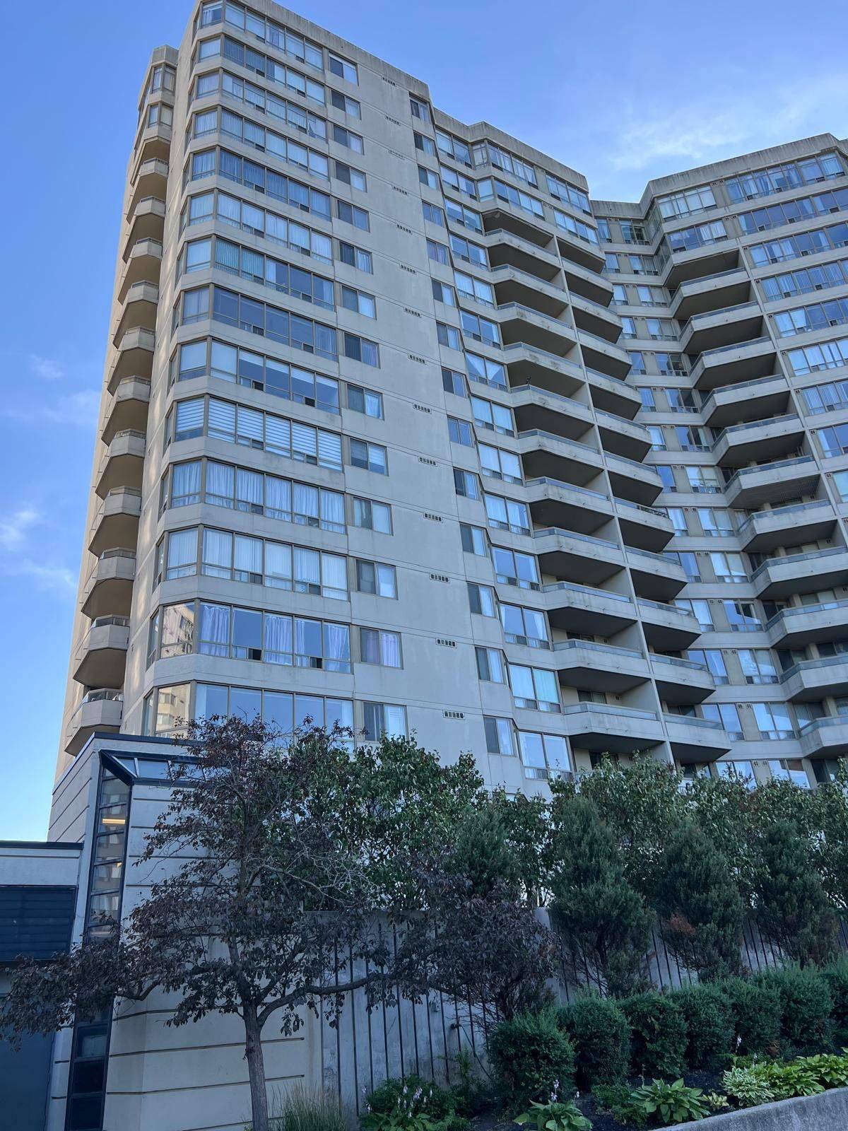 Toronto E07, ON M1V 4X8,160 Alton Towns CIR #1813