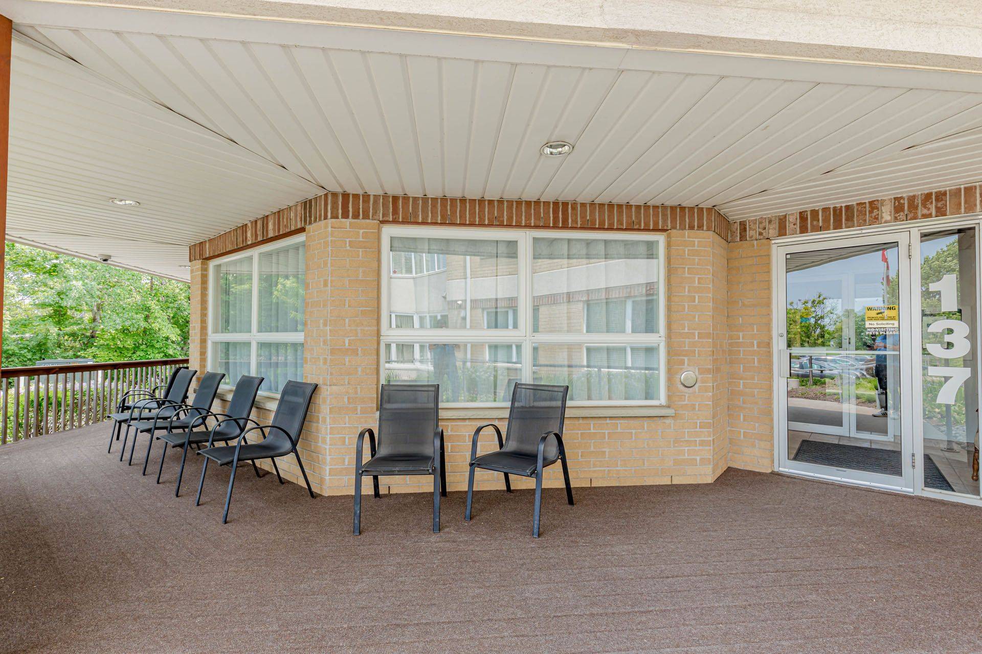 Milton, ON L9T 5H4,137 Martin ST #403