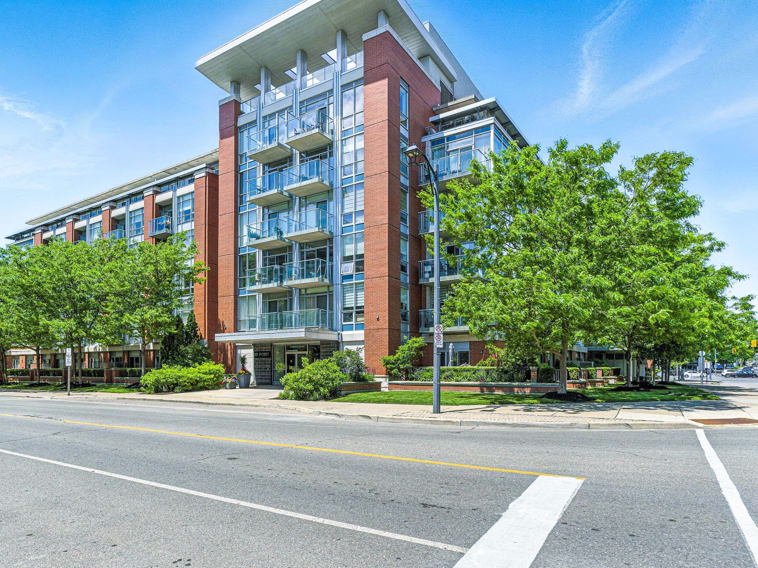 Mississauga, ON L5G 4V6,80 Port ST E #603