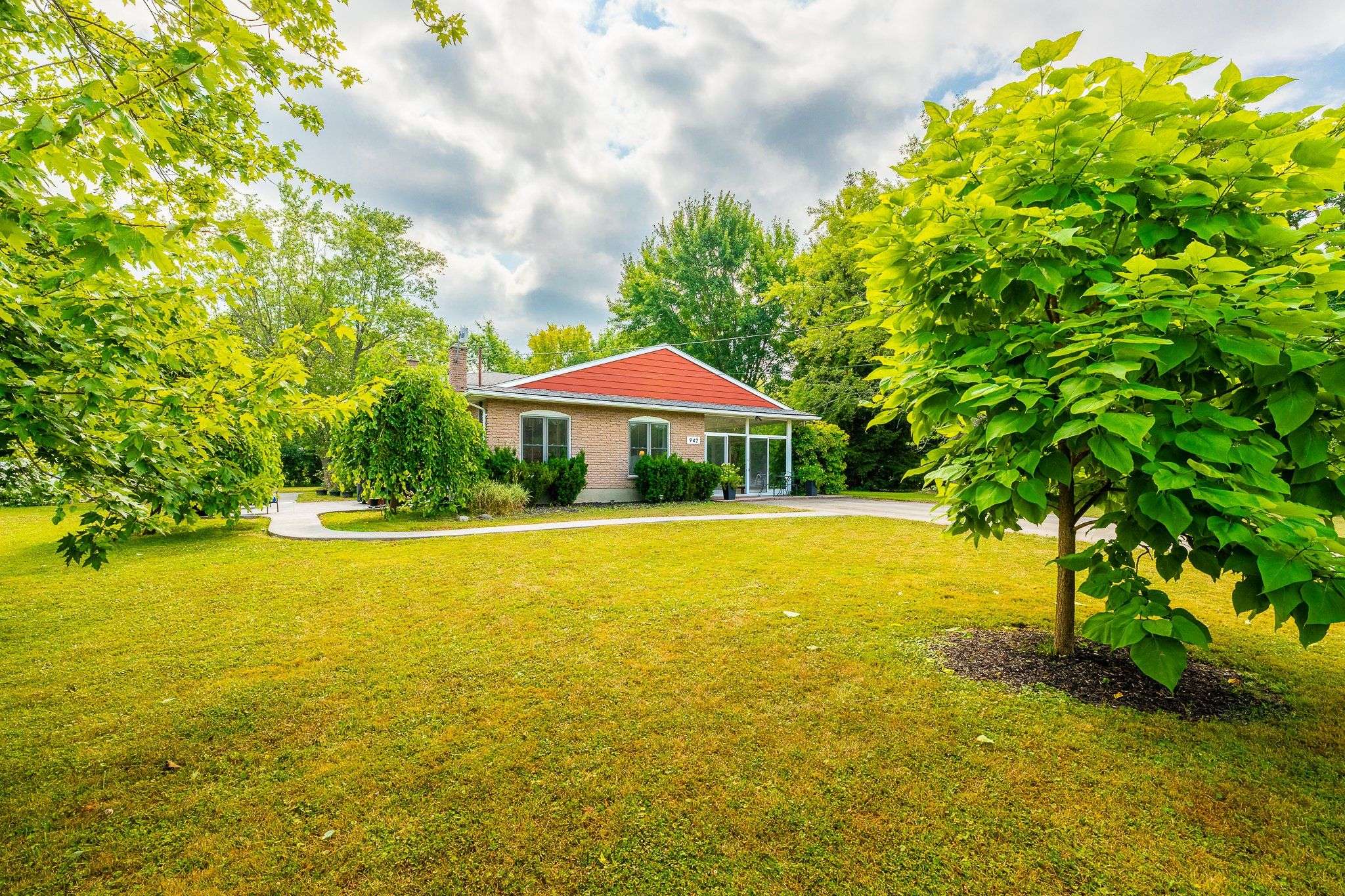 Fort Erie, ON L0S 1N0,942 Cauthard RD