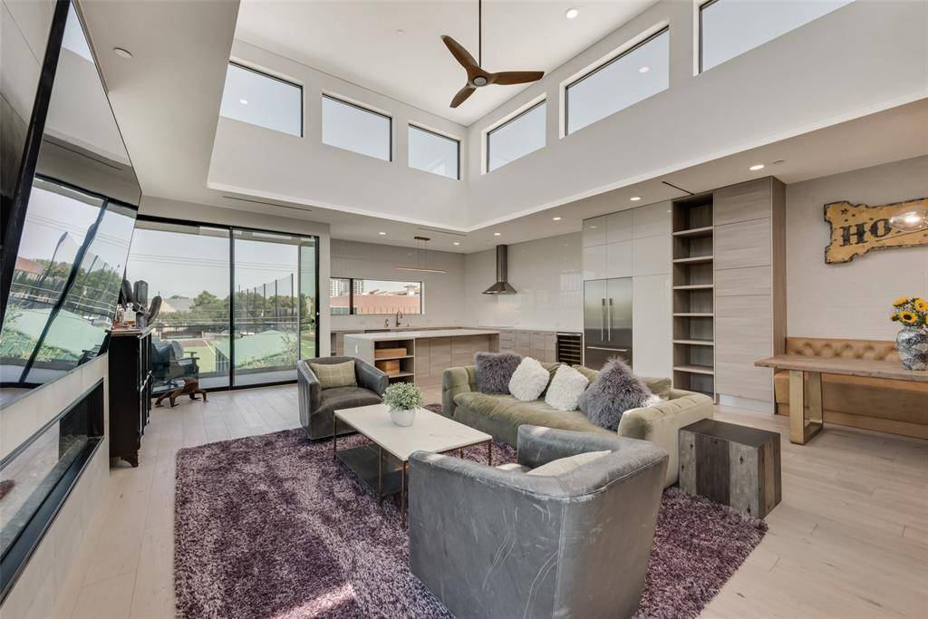 Dallas, TX 75204,3923 Cole Avenue #301