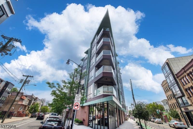 Jersey City, NJ 07302,332 Newark Ave #2B