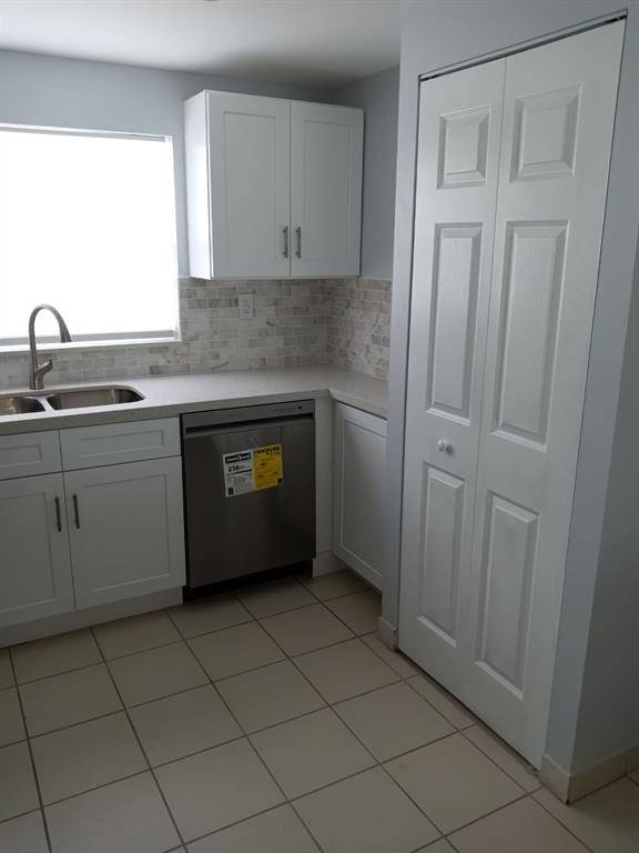 Sunrise, FL 33322,9861 Sunrise Lakes Blvd #307