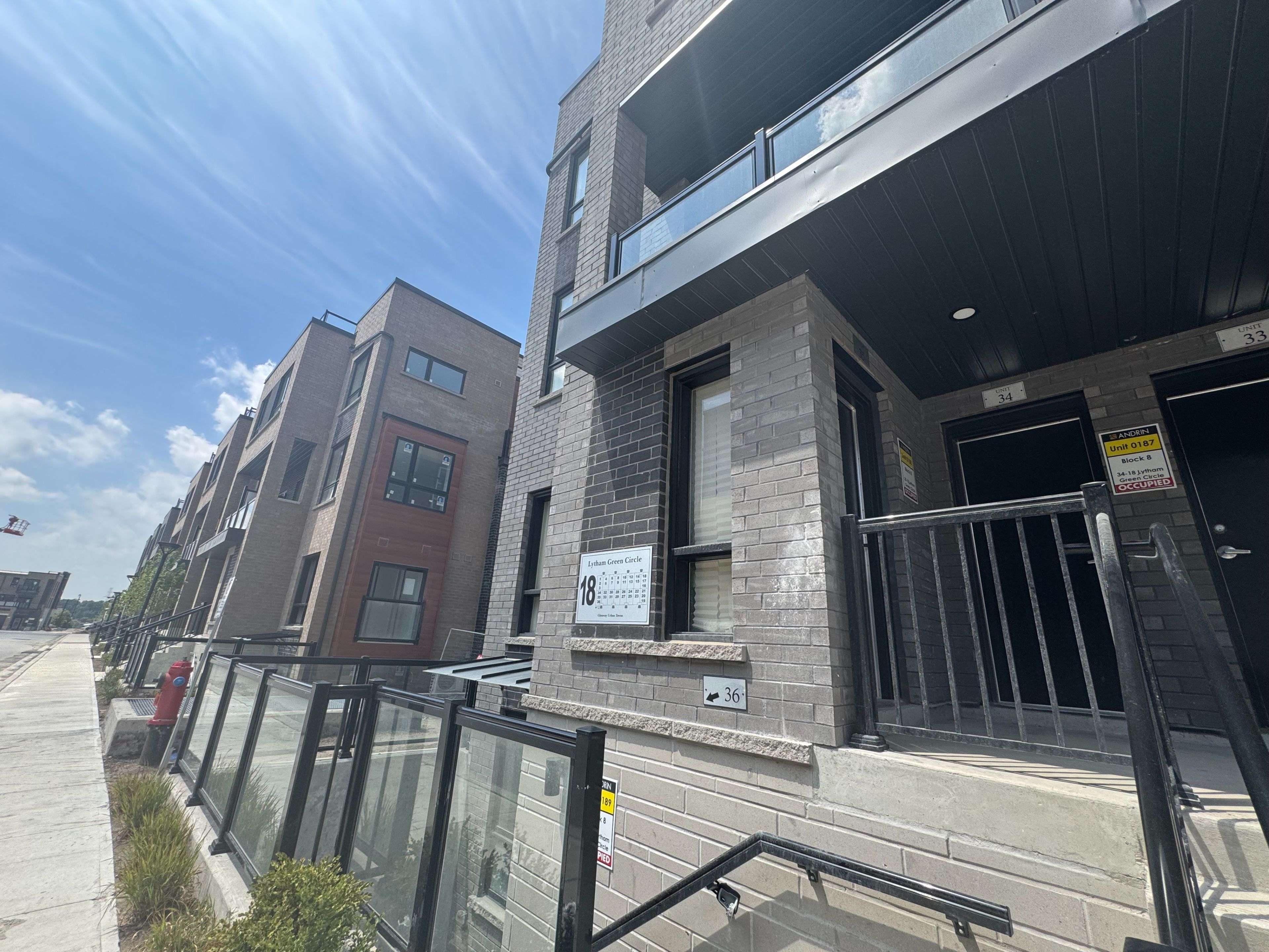 Newmarket, ON L3Y 0H4,18 Lytham Green CIR #36