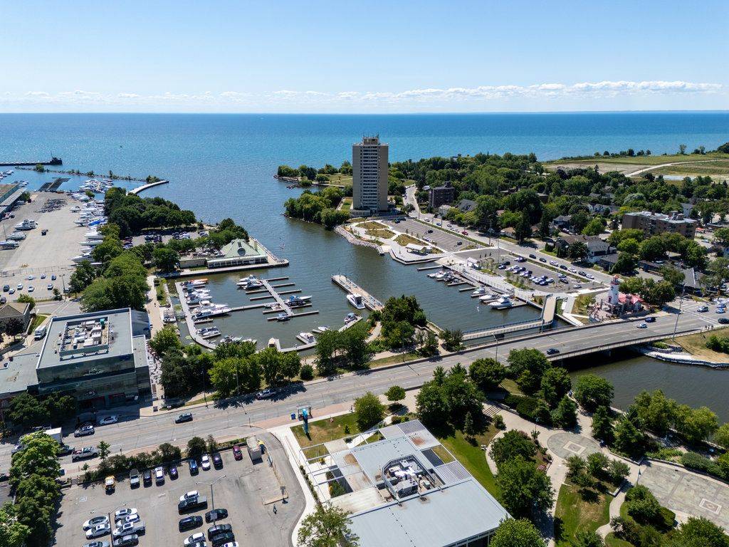 Mississauga, ON L5G 1L7,21 Park ST E #1011
