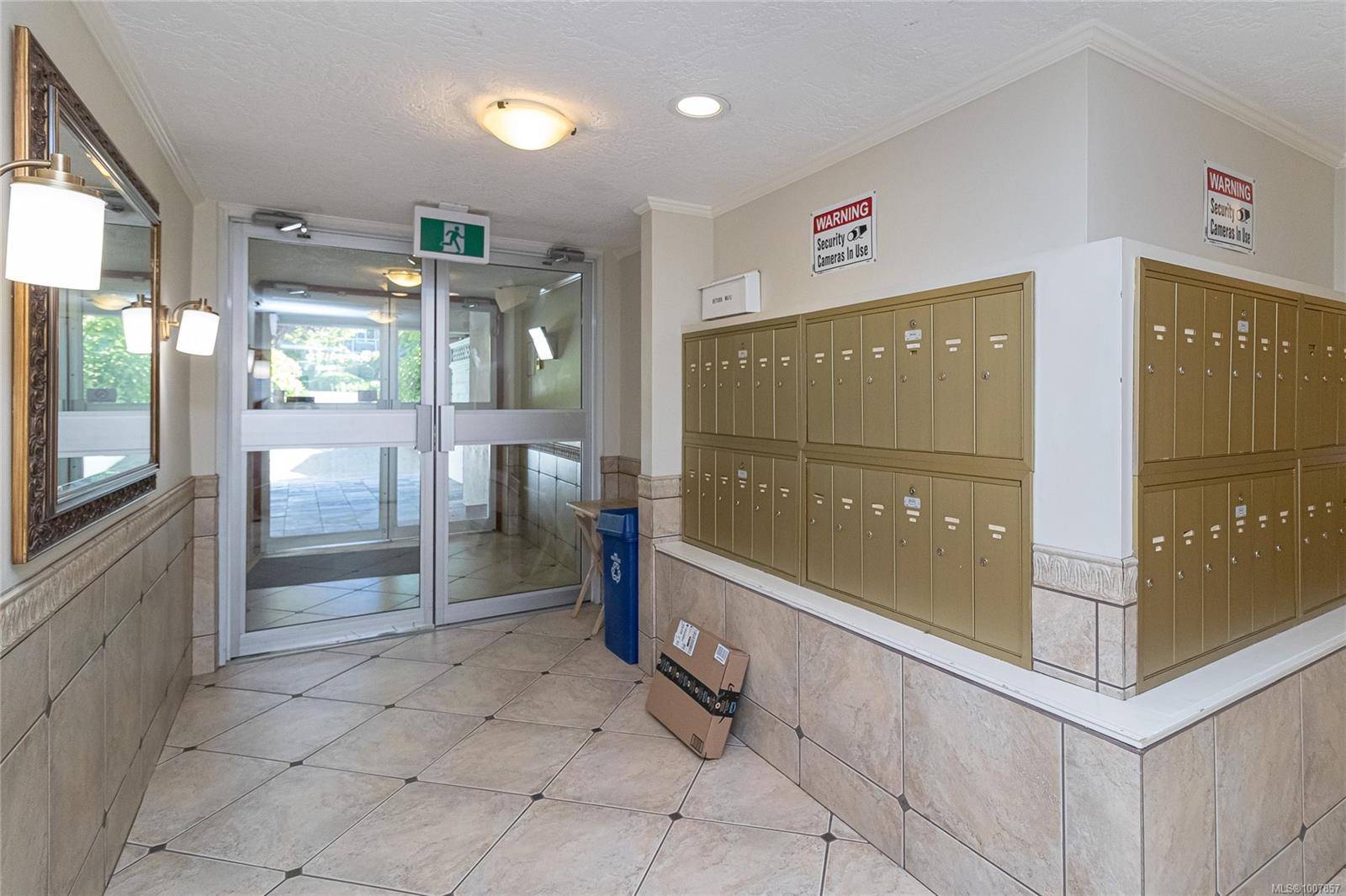 Saanich, BC V8Z 7J1,494 Marsett Pl #211